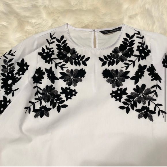 Zara-white bell sleeves white shirt with black sequin & velvet embroidery xs NWT - Picture 7 of 7